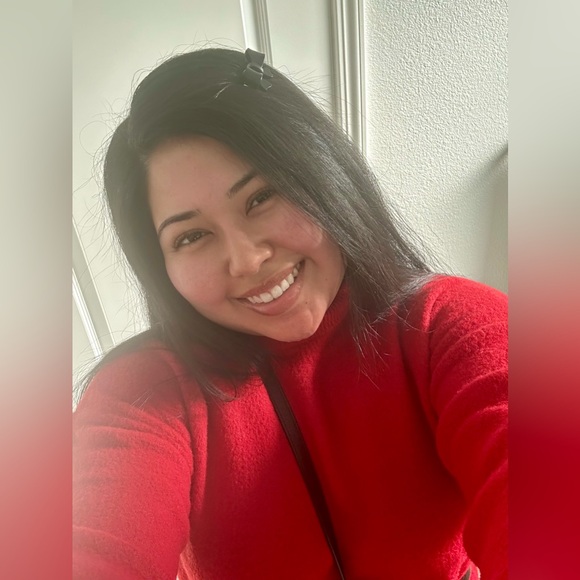 Meet your Posher, Reyna ! - Picture 3 of 7